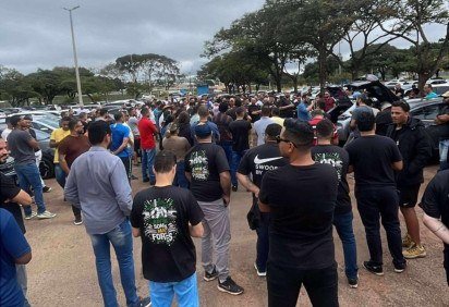 Na capital federal, cerca de 400 pessoas participaram do ato, entre motoristas e entregadores -  (crédito: Johnny Breno Fernandes/ Motorista de aplicativo) -Na capital federal, cerca de 400 pessoas participaram do ato, entre motoristas e entregadores -  (crédito: Johnny Breno Fernandes/ Motorista de aplicativo)