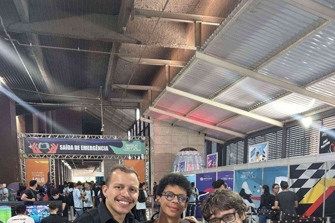 Amigos f&atilde;s de Pok&eacute;mon v&atilde;o ao campeonato presencial: Valdenor Pereira, 29 anos, Davi Guimar&atilde;es, 19 e Pedro Rodrigues, 29