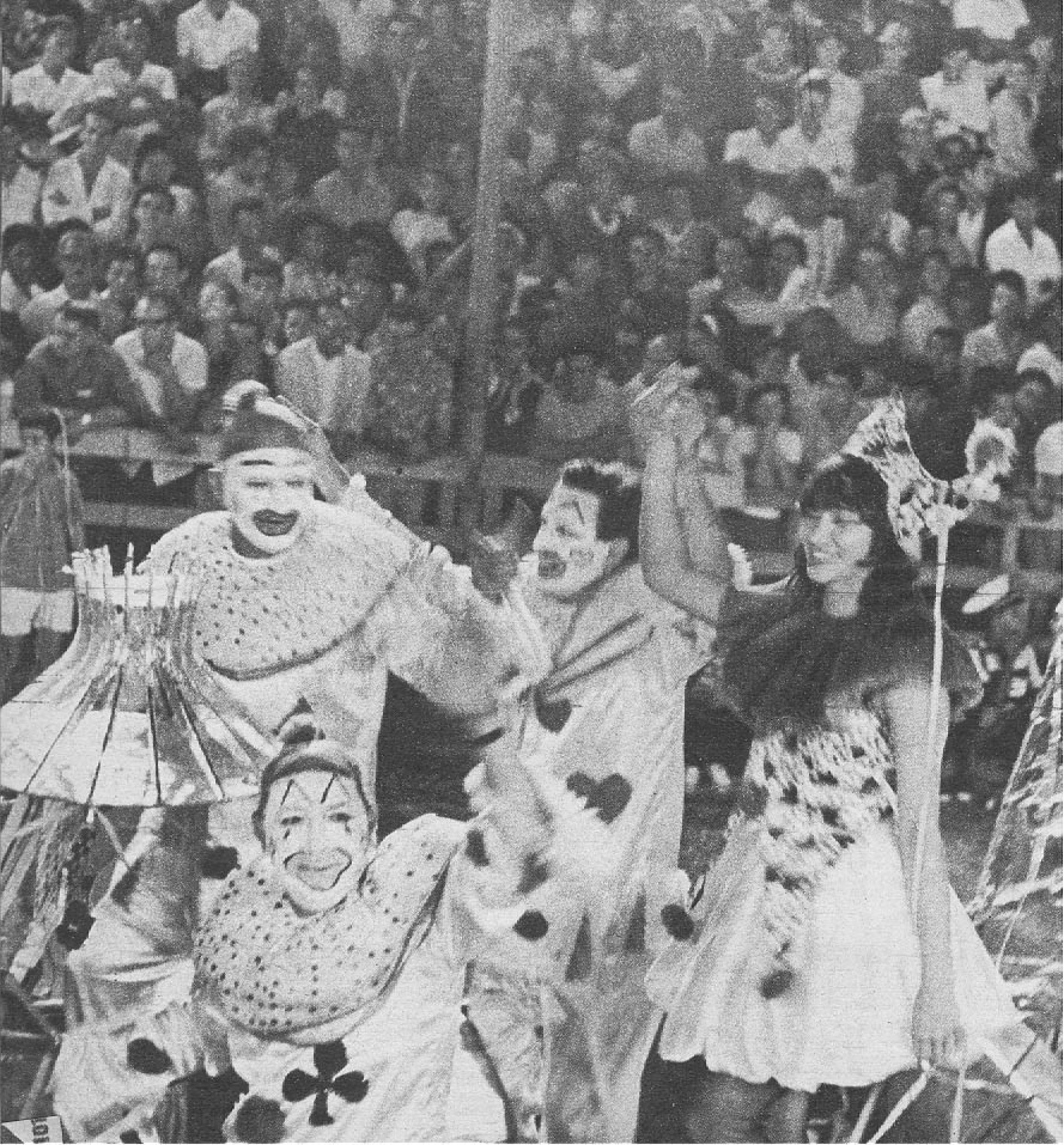 Desfile de Carnaval na avenida W3, imagem da revista O Cruzeiro, de 25 de fevereiro de 1967