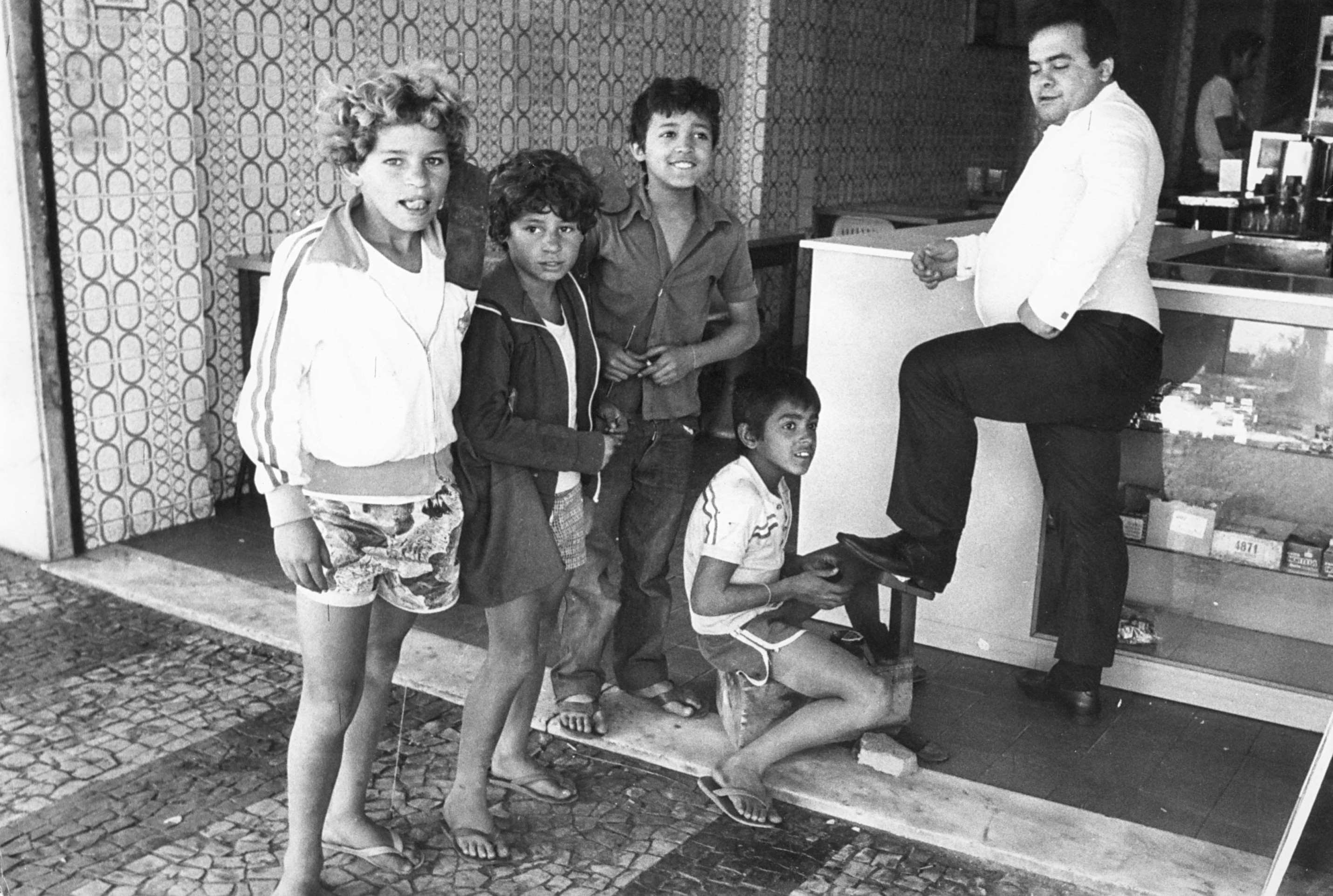  12/07/1984. Credito: Marcos Ottoni/CB/D.A Press. Brasil. Bras&iacute;lia - DF. Engraxates na W3-SUL.        Caption 