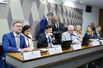Comissão de Constituição, Justiça e Cidadania (CCJ) realiza reunião para sabatinar indicados para compor o Conselho Nacional de Justiça (CNJ) e o Conselho Nacional do Ministério Público (CNMP) - (crédito: Geraldo Magela/Agência Senado) Comissão de Constituição, Justiça e Cidadania (CCJ) realiza reunião para sabatinar indicados para compor o Conselho Nacional de Justiça (CNJ) e o Conselho Nacional do Ministério Público (CNMP) - (crédito: Geraldo Magela/Agência Senado)