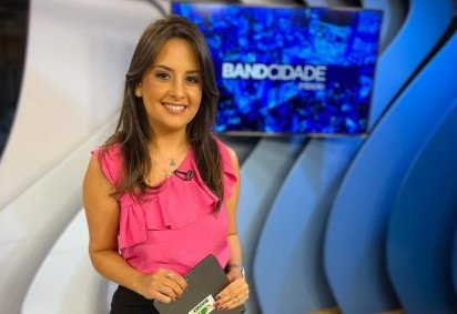 Alice Ribeiro retornava de uma reportagem sobre a import&acirc;ncia da duplica&ccedil;&atilde;o da BR-381 para a redu&ccedil;&atilde;o de acidentes quando o carro em que estava bateu de frente com um caminh&atilde;o -  (crédito: Alice Ribeiro/Instagram/Reprodu&ccedil;&atilde;o)