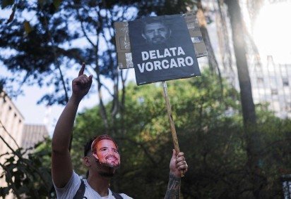 A negociação em curso eletriza Brasília após vazarem mensagens de celulares de Vorcaro que revelaram sua intensa relação com nomes da política -  (crédito: Amanda Perobelli/Reuters) -A negociação em curso eletriza Brasília após vazarem mensagens de celulares de Vorcaro que revelaram sua intensa relação com nomes da política -  (crédito: Amanda Perobelli/Reuters)