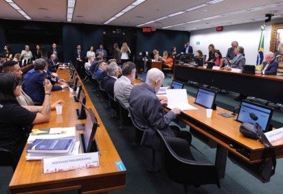 Pedido de vista coletivo trava análise da PEC que reduz jornada 6x1. -  (crédito: Renato Araújo/ Câmara dos Deputados) -Pedido de vista coletivo trava análise da PEC que reduz jornada 6x1. -  (crédito: Renato Araújo/ Câmara dos Deputados)