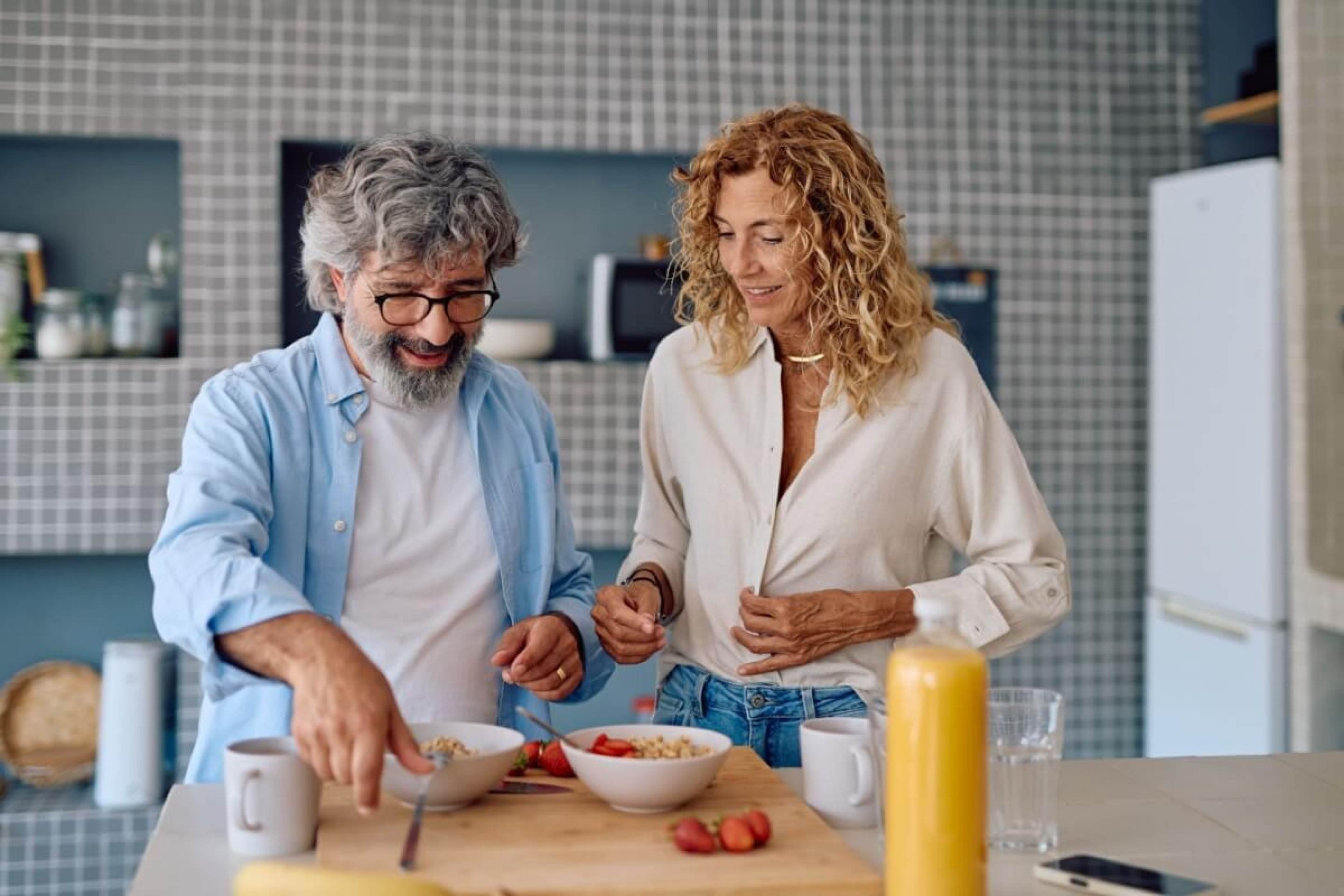 Escolhas alimentares mais conscientes ajudam a sustentar o corpo diante das mudanças naturais da idade (Imagem: pics five | Shutterstock) - (crédito: EdiCase) Escolhas alimentares mais conscientes ajudam a sustentar o corpo diante das mudanças naturais da idade (Imagem: pics five | Shutterstock) - (crédito: EdiCase)