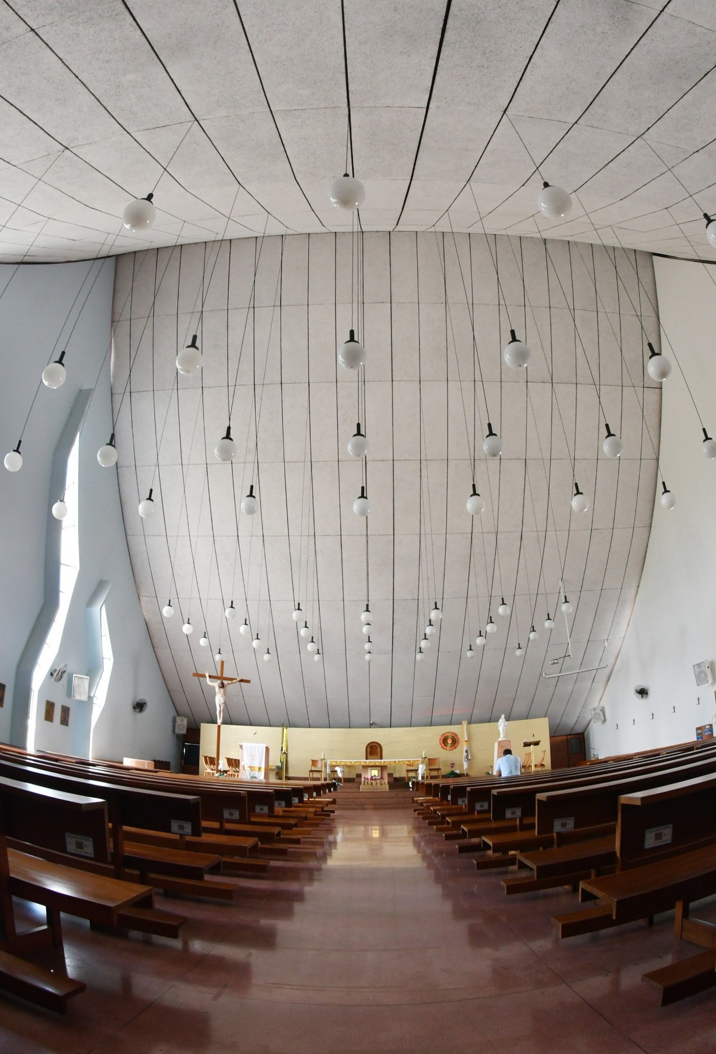  15/04/2026. Credito: Ed Alves/CB/DA Press.  Revista. Catedral Rainha da Paz. 