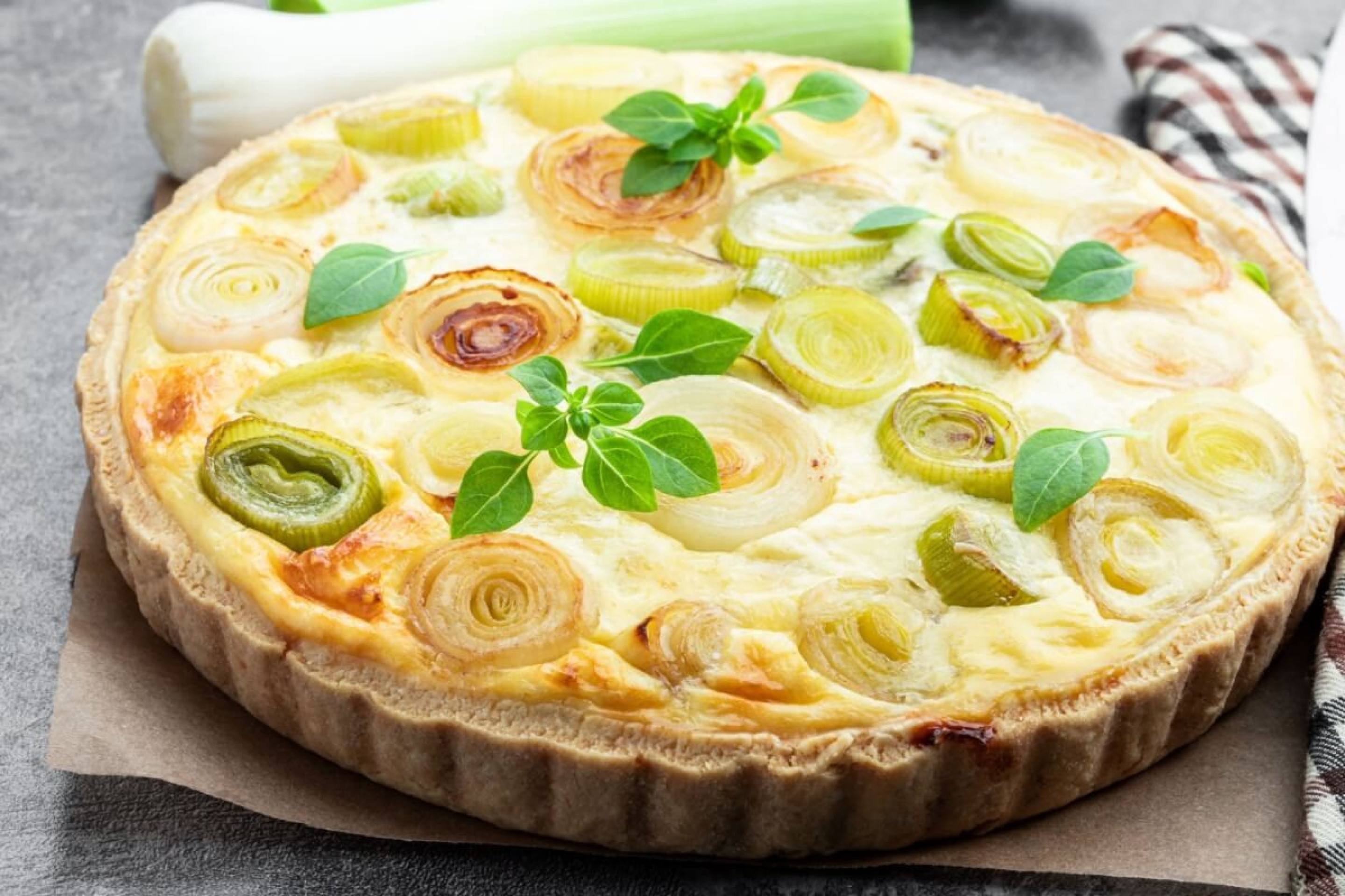 Quiche de alho-poró (Imagem: Elena Zajchikova | Shutterstock) - (crédito: EdiCase) Quiche de alho-poró (Imagem: Elena Zajchikova | Shutterstock) - (crédito: EdiCase)