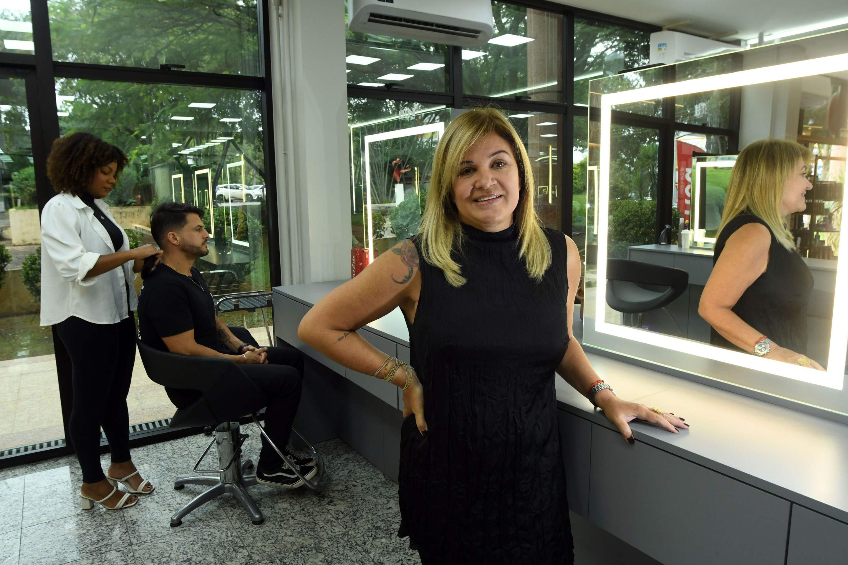  16/04/2026 Cr&eacute;dito: Marcelo Ferreira/CB/D.A Press. Brasil. Bras&iacute;lia - DF -  Anivers&aacute;rio de Bras&iacute;lia,  Karine Cavalcanti propriet&aacute;ria do RED HAIR MAKEUP