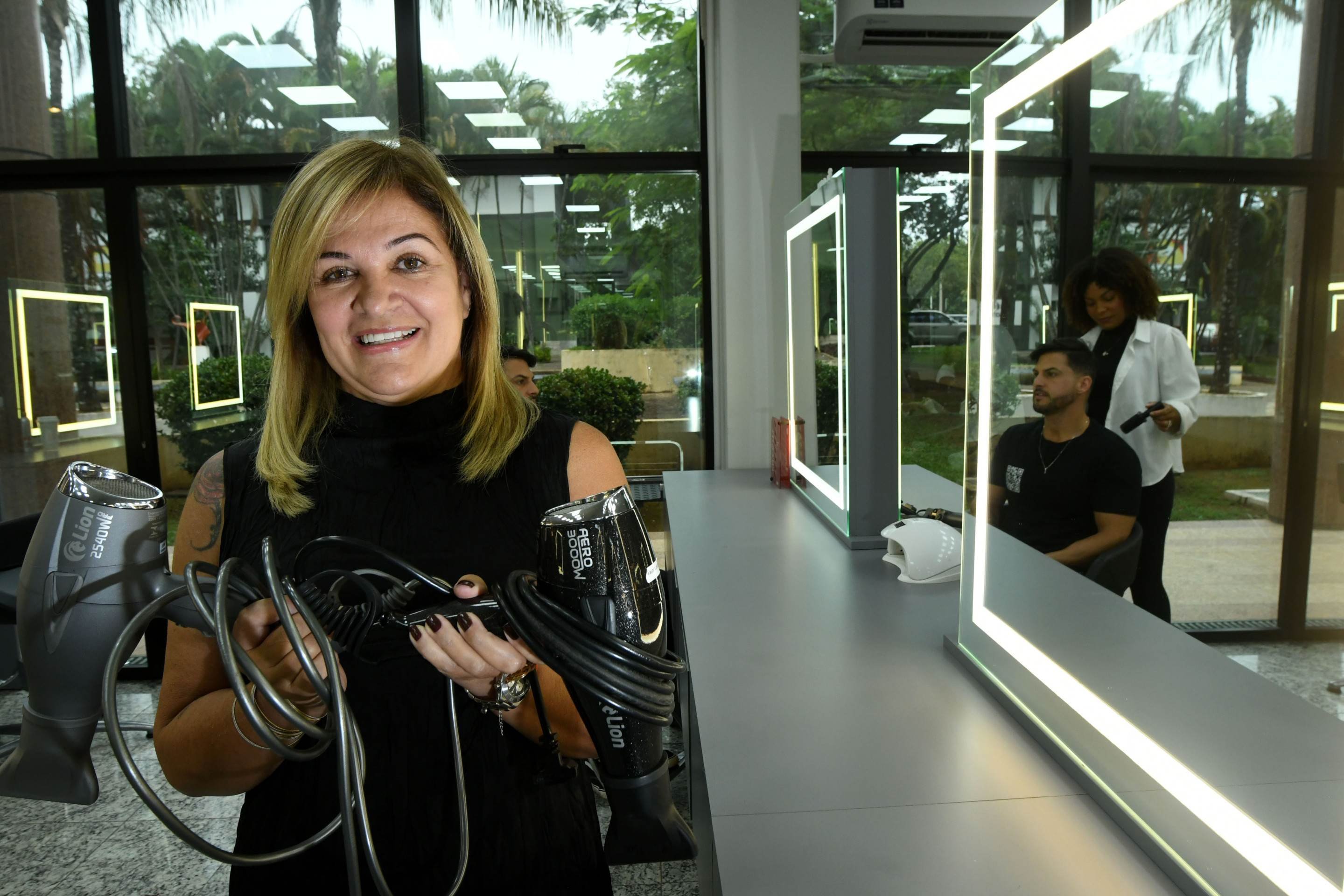  16/04/2026 Cr&eacute;dito: Marcelo Ferreira/CB/D.A Press. Brasil. Bras&iacute;lia - DF -  Anivers&aacute;rio de Bras&iacute;lia,  Karine Cavalcanti propriet&aacute;ria do RED HAIR MAKEUP