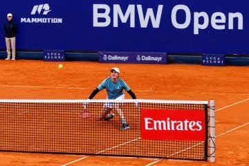 João Fonseca sofreu no primeiro set, devolveu 6/3 na segunda parcial, mas não resistiu ao tênis de Ben Shelton no fim perdendo novamente por 6/3 -  (crédito:  Felix Diemer for BMW City Munich)