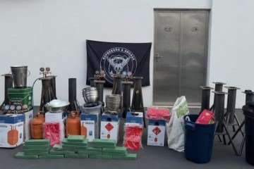 Toda a mercadoria e o maquinário foram apreendidos e encaminhados para perícia técnica -  (crédito: Divulgação/PF)