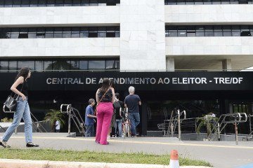 A regularização pode ser feita presencialmente em cartórios e postos da Justiça Eleitoral até o dia 6 de maio -  (crédito: Minervino Júnior/CB/D.A.Press)