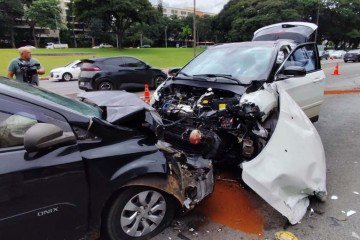 Acidente aconteceu na manh&atilde; desta quinta-feira (16/4) -  (crédito: Ed Alves/CB/D.A.Press)