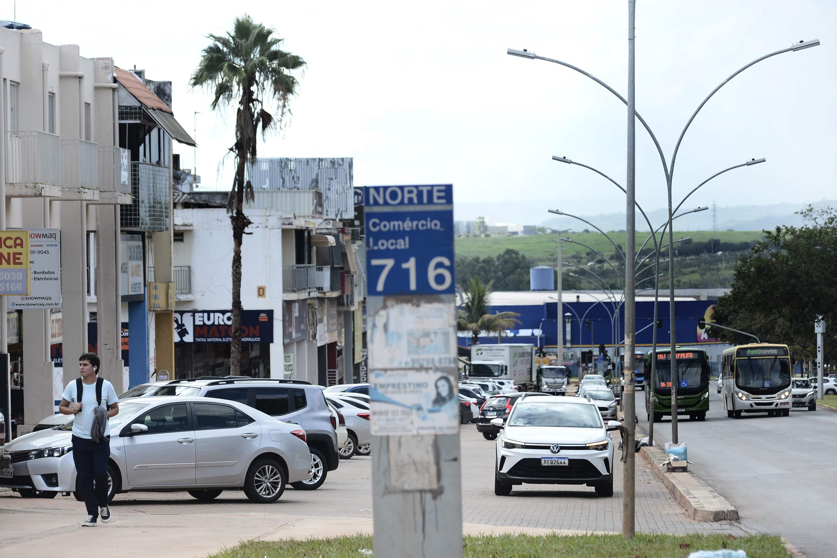 De acordo com o Departamento de Tr&acirc;nsito do Distrito Federal (Detran-DF), diariamente, uma m&eacute;dia de 15 mil ve&iacute;culos transitam pela W3 Sul. Outros 10 mil circulam no lado Norte da avenida