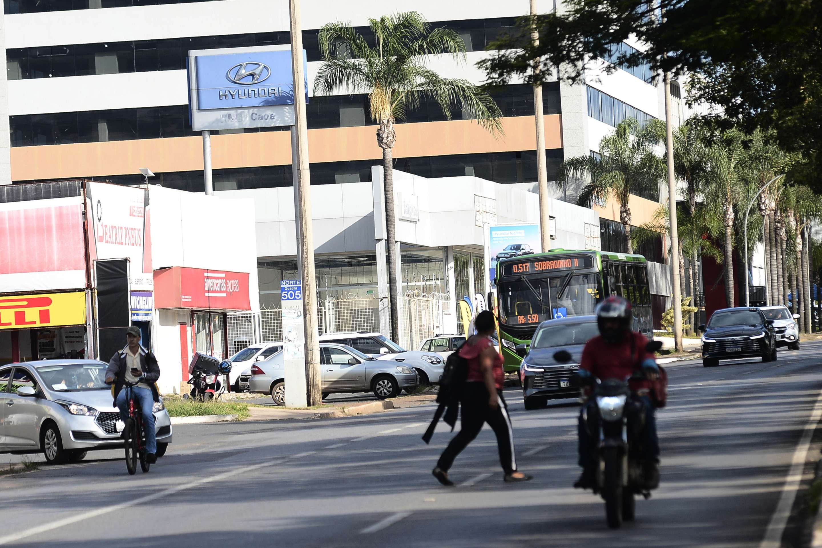 De acordo com o Departamento de Tr&acirc;nsito do Distrito Federal (Detran-DF), diariamente, uma m&eacute;dia de 15 mil ve&iacute;culos transitam pela W3 Sul. Outros 10 mil circulam no lado Norte da avenida
