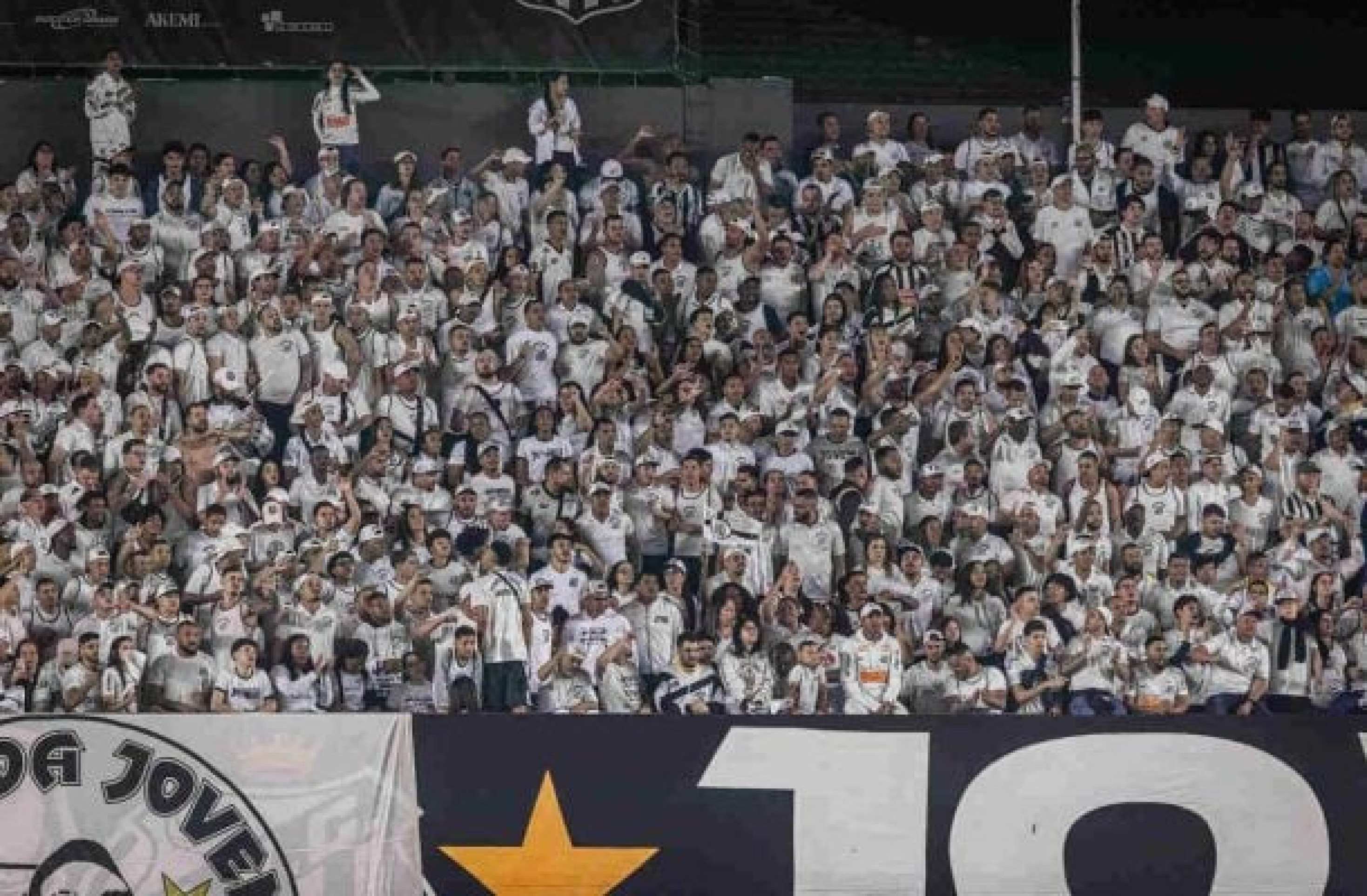 Organizada do Santos cobra time, diretoria e Neymar após empate na Sula -  (crédito:  Foto: Raul Baretta/ Santos)