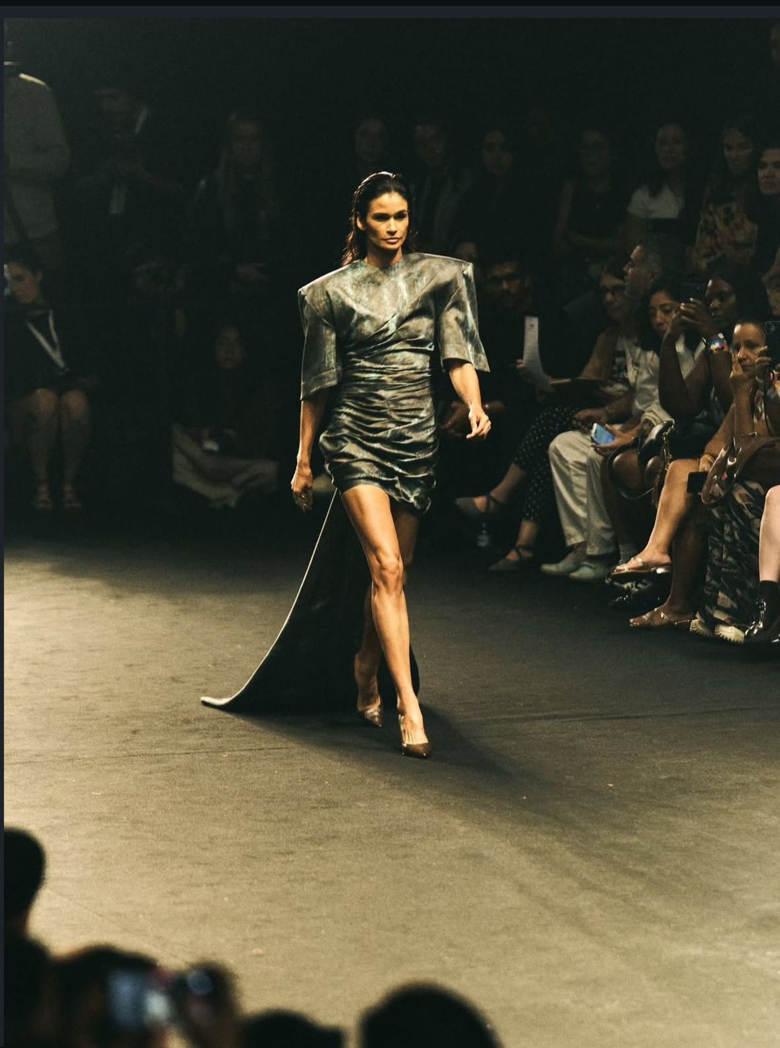 Carol Ribeiro para a Normando 