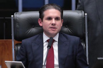Ao se manifestar, Motta exaltou o legado de Oscar Schmidt. -  (crédito: Foto: Bruno Spada/Câmara dos Deputados)