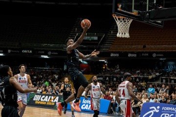 Brasília Basquete recebe Bauru no Ginásio Nilson Nelson em meio ao luto pela morte de Oscar Schmidt. -  (crédito:  Matheus Maranhão / CAIXA Brasília @mmaranhaofoto)