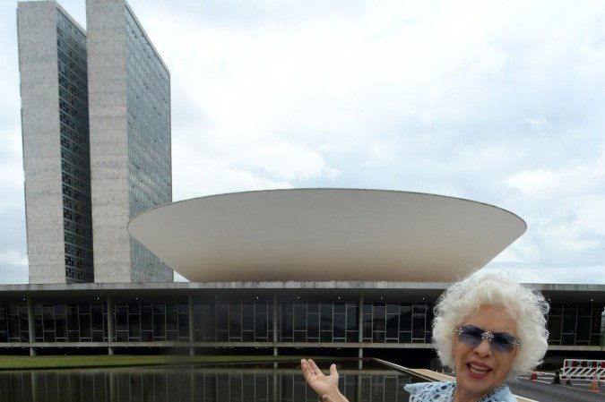  17/04/2026 Crédito: Marcelo Ferreira/CB/D.A Press. Brasil. Brasília - DF -  Anivesário de Brasília, pioneira Cosete Ramos em frente ao Congresso Nacional.