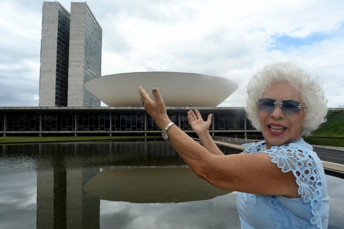  17/04/2026 Crédito: Marcelo Ferreira/CB/D.A Press. Brasil. Brasília - DF -  Anivesário de Brasília, pioneira Cosete Ramos em frente ao Congresso Nacional.