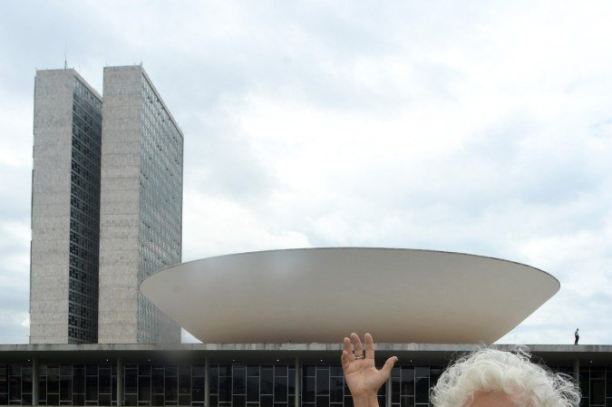  17/04/2026 Crédito: Marcelo Ferreira/CB/D.A Press. Brasil. Brasília - DF -  Anivesário de Brasília, pioneira Cosete Ramos em frente ao Congresso Nacional.