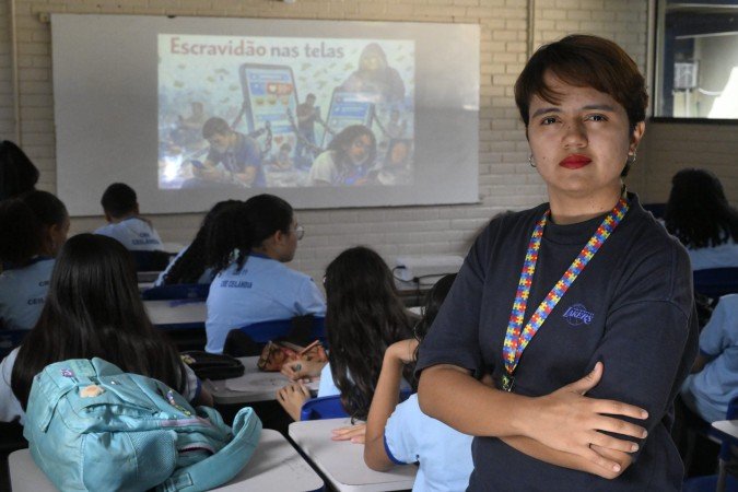 Professora Bruna Bezerra ensina sobre educa&ccedil;&atilde;o midi&aacute;tica no CED 11 de Ceil&acirc;ndia