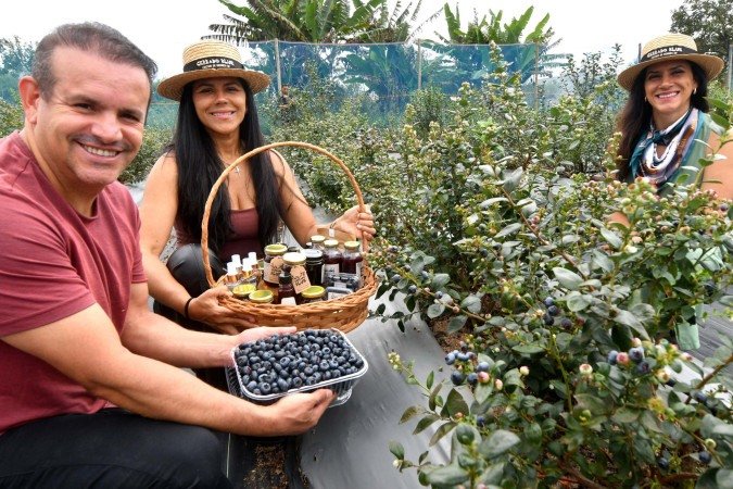 Evaldo Alvarenga, Zuilene Soares e Leandra à frente da Cerrado Blue