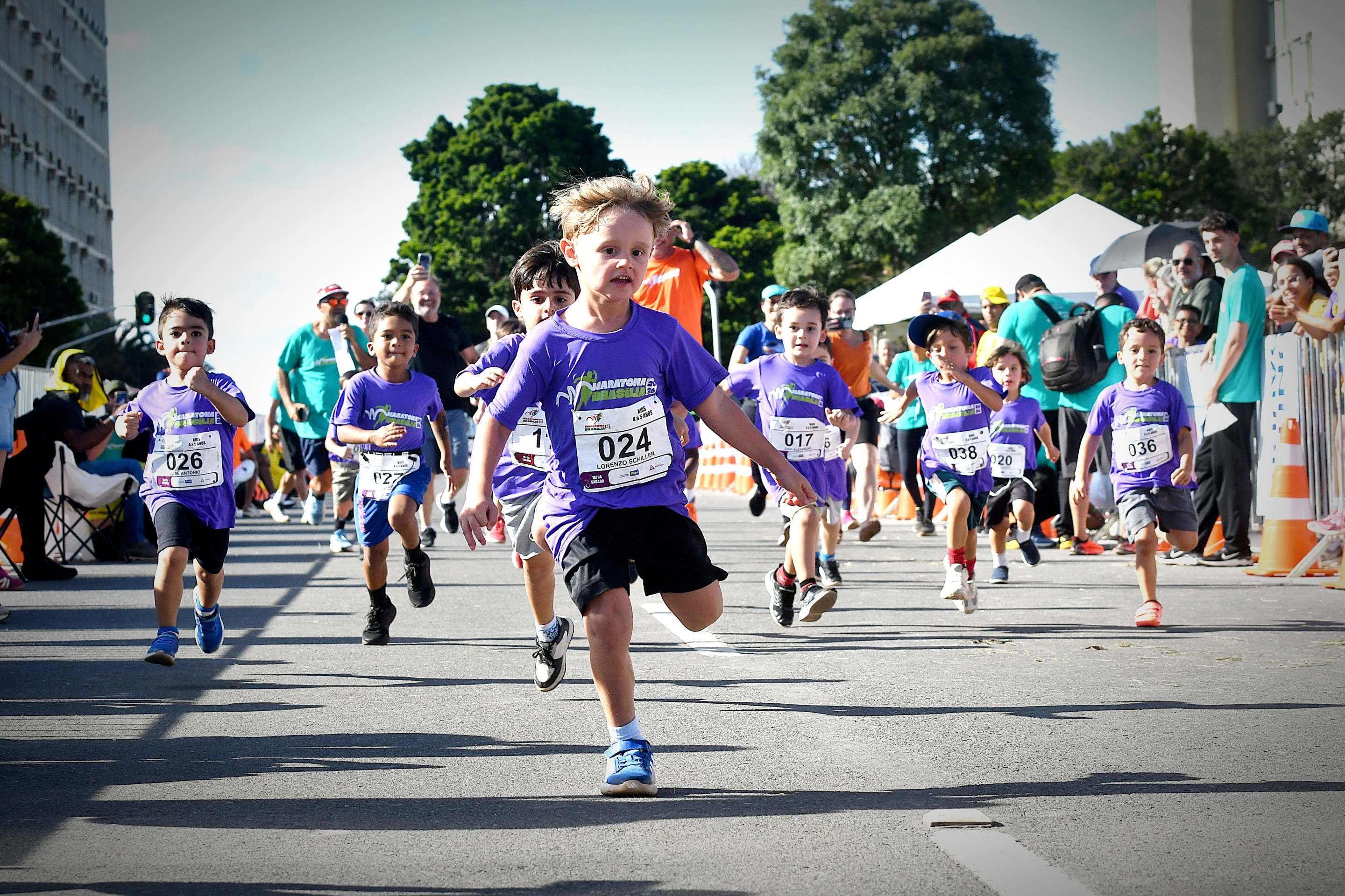 Maratona de Brasilia come&ccedil;ou com os pequenos atletas