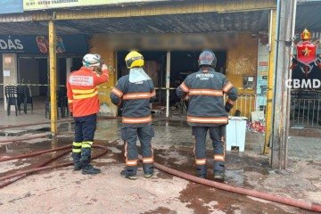 Uma padaria em São Sebastião pegou fogo na manhã deste sábado (18/4) -  (crédito: Divulgação/CBMDF)