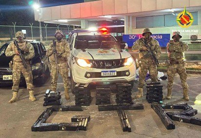 Motorista é preso com 200 kg de maconha em área rural do Paranoá -  (crédito: Divulgação PMDF) -Motorista é preso com 200 kg de maconha em área rural do Paranoá -  (crédito: Divulgação PMDF)