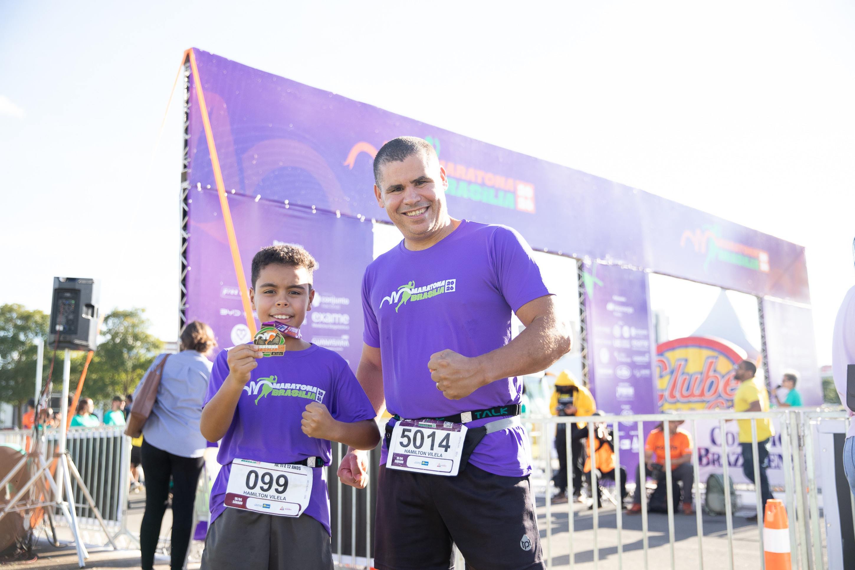 Hamilton Vilela viu com orgulho o filho (de mesmo nome) cruzar a linha de chegada em primeiro lugar     