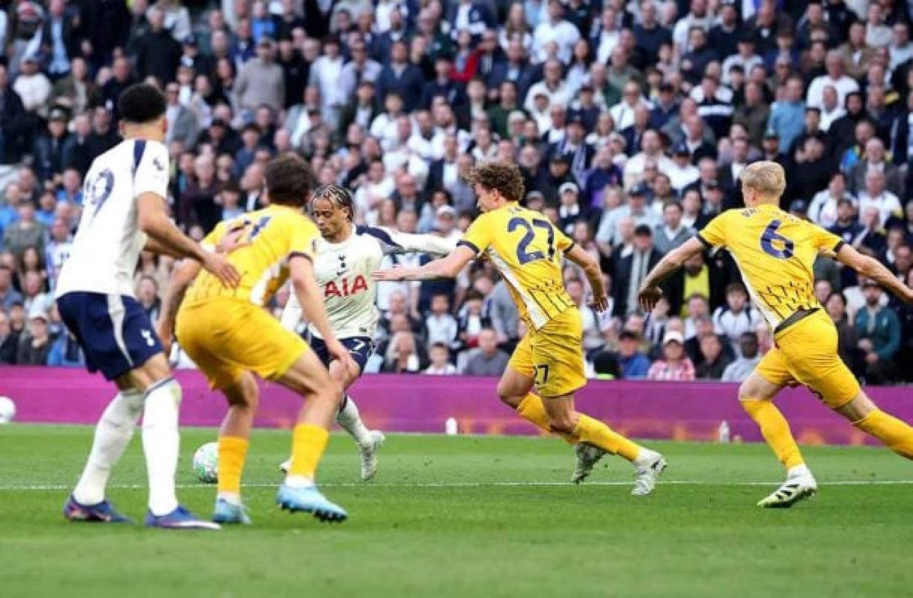 Xavi Simons foi um dos destaques do Tottenham no empate diante do Brighton -  (crédito: Foto: Alex Pantling/Getty Images)