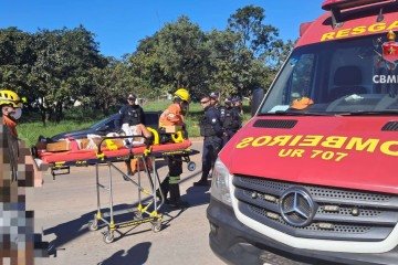 Motociclista fica gravemente ferido após colisão com carro na Estrutural -  (crédito: Divulgação CBMDF )