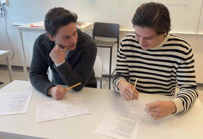 Os alunos do ensino médio de Nacka manifestam opiniões divergentes sobre a mudança -  (crédito: Maddy Savage)