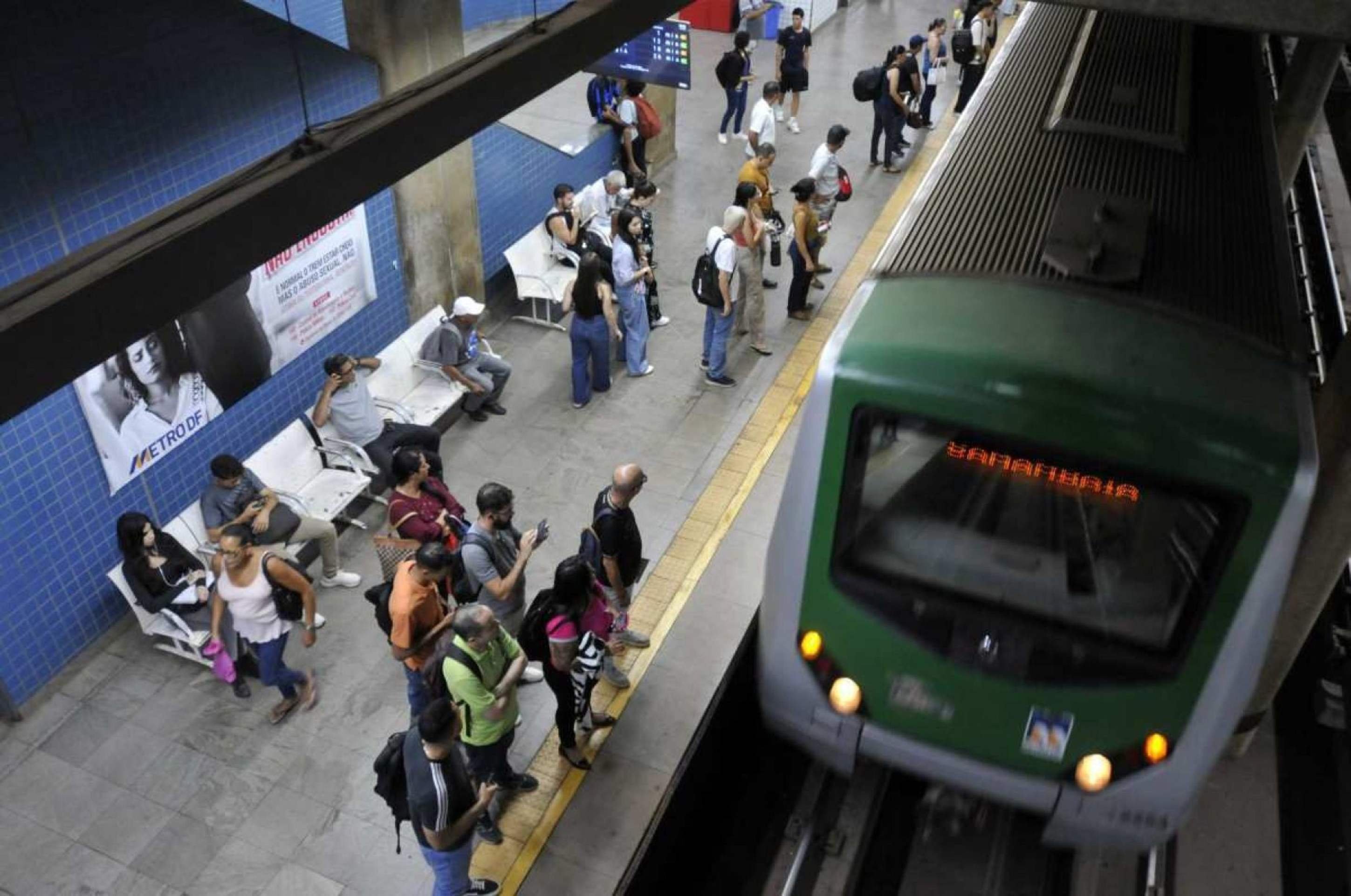 Ações para solucionar falhas do metrô incluem expansão da linha e compra de trens 