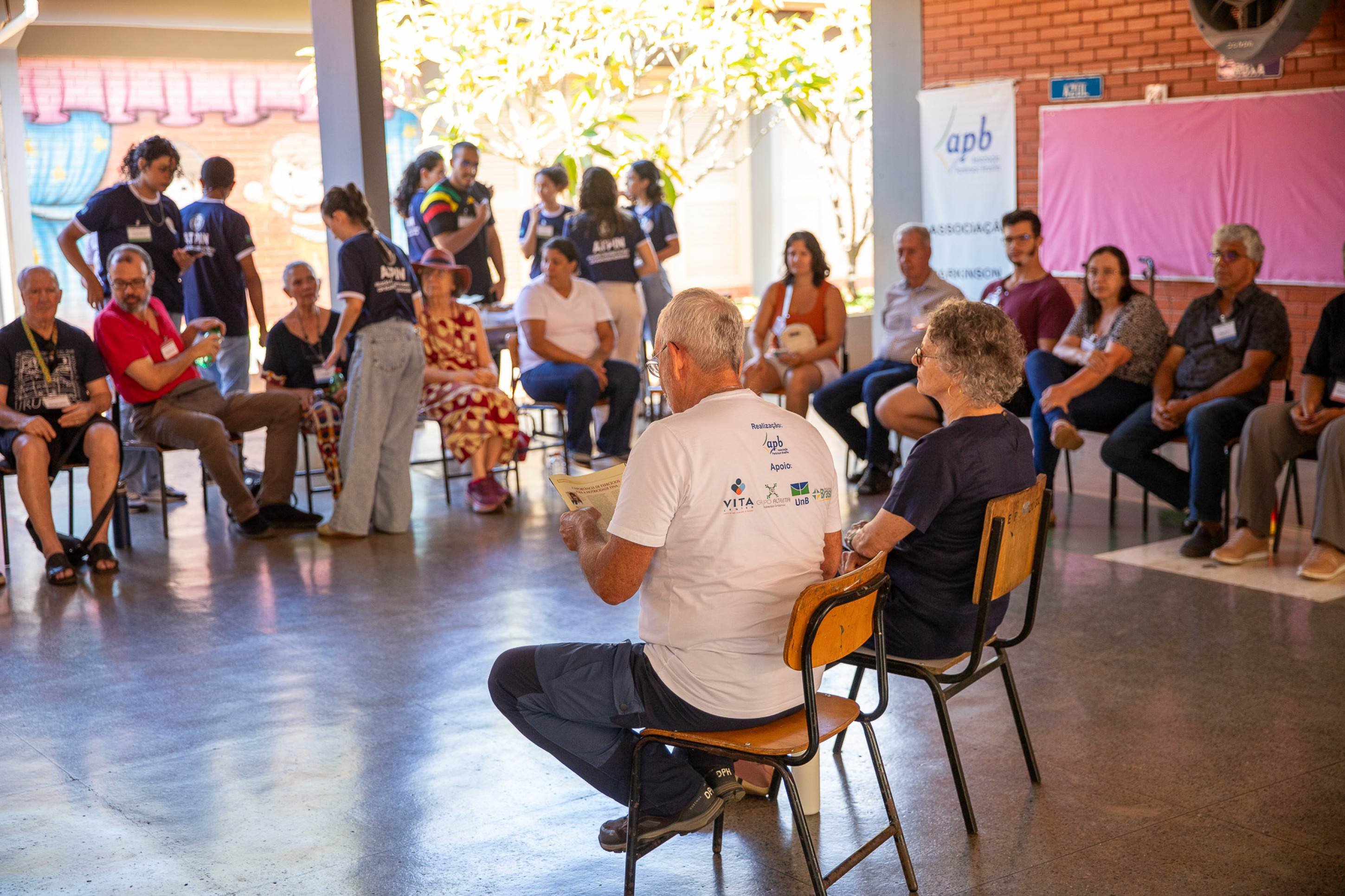  18.04.2026. Mariana Campos/CB/D.A Press. Associa....o Parkinson Bras..lia recebe idosos que sofrem com a doen..a na Escola Parque da 210/211 Sul     