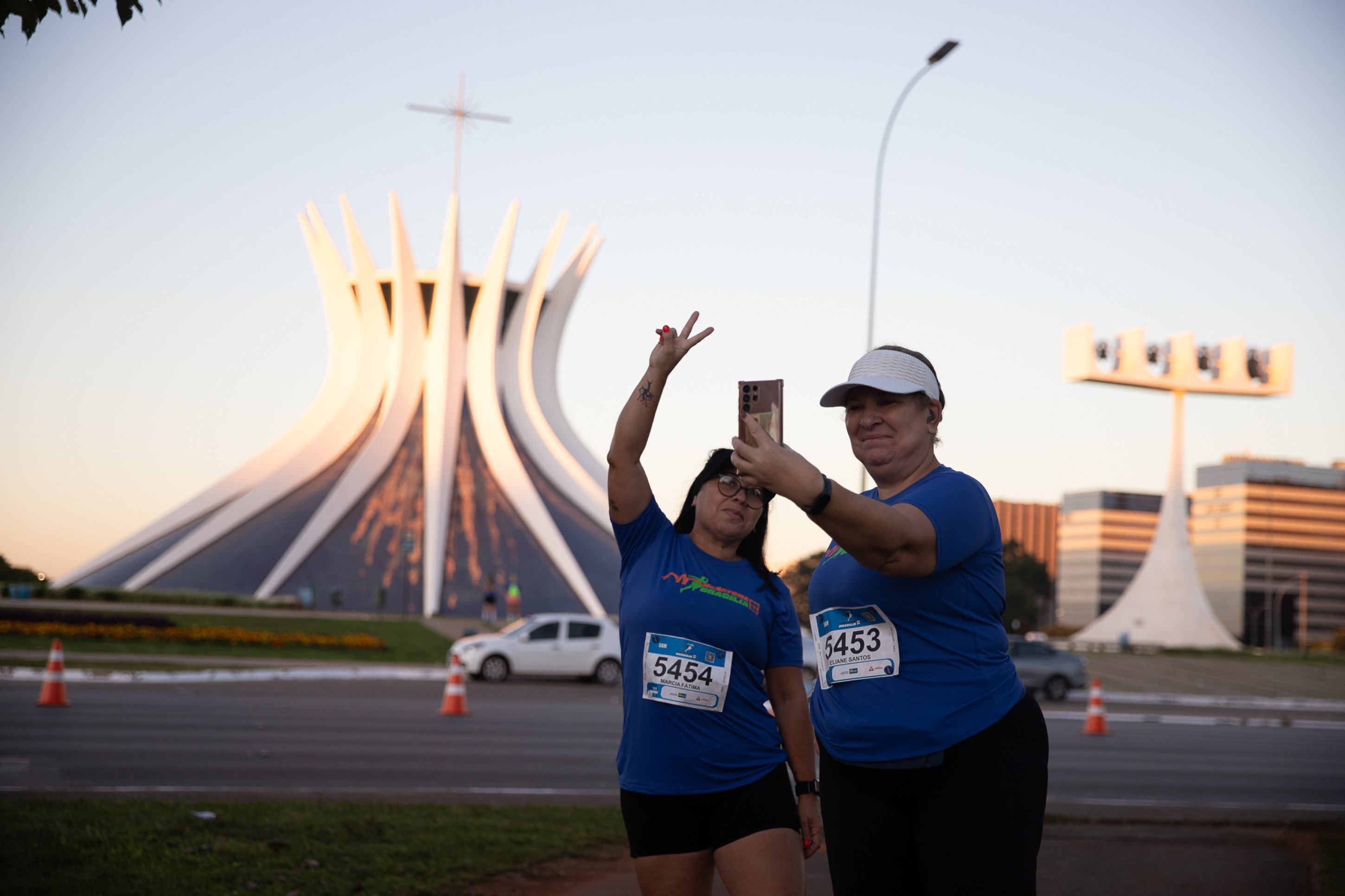 As ga&uacute;chas Marcia Dias e Eliane Oliveira viajam o Brasil para correr