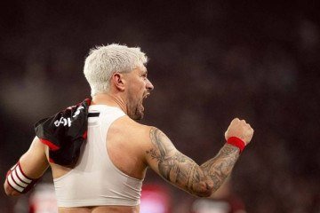 Arrascaeta tem noite memorável no Maracanã  -  (crédito: Adriano Fontes/Flamengo)