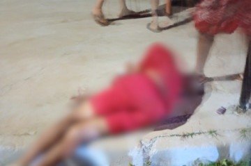 Homem &eacute; linchado ap&oacute;s ser suspeito de mostrar partes &iacute;ntimas para duas crian&ccedil;as -  (crédito: Reprodu&ccedil;&atilde;o)