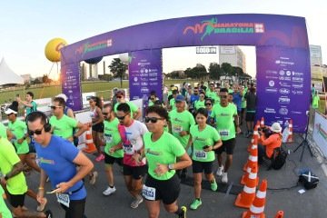 A Maratona Brasília segue nesta segunda (20), com as provas de 5km e 21km, e terça (21), com percursos de 3km, 5km, 10km, 21km e 42km -  (crédito: Ed Alves/CB/D.A Press)