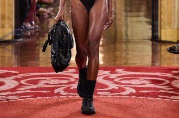 Bolsas dominam as passarelas da Rio Fashion Week