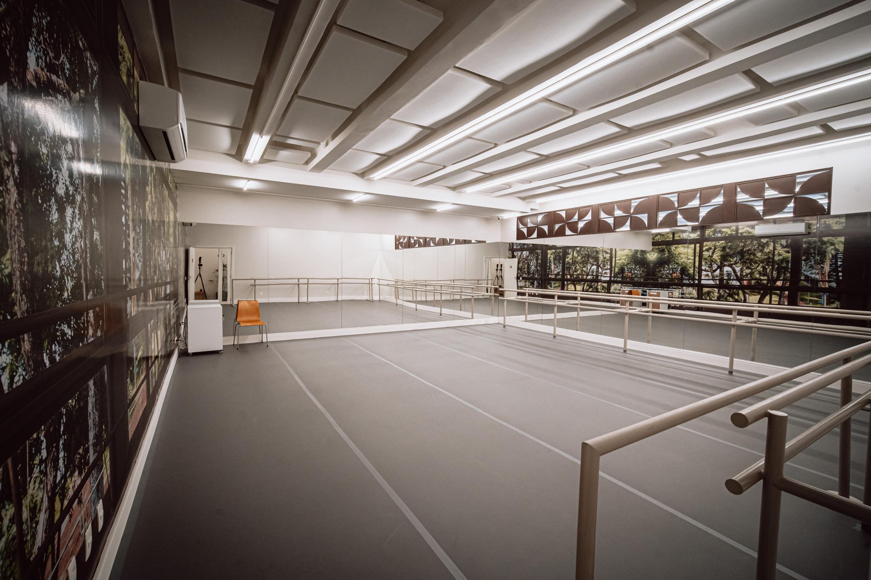 Salas da escola Bailarinas, Por Que Não contam com decoração modernista