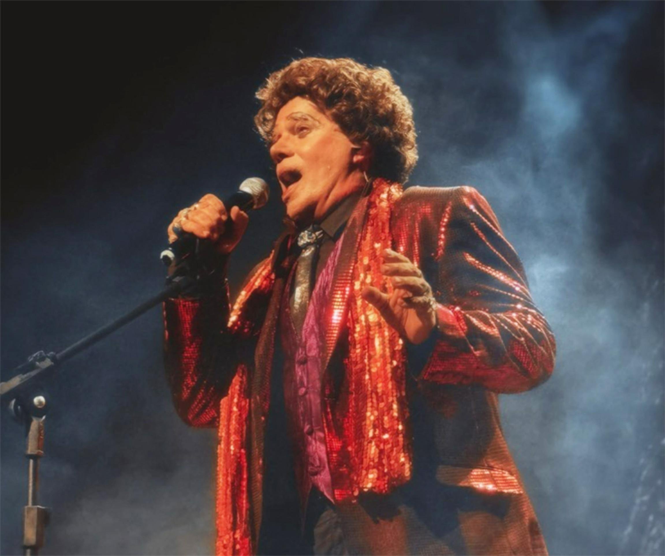 Diogo Vilela vive Cauby Peixoto em show no Teatro SESC