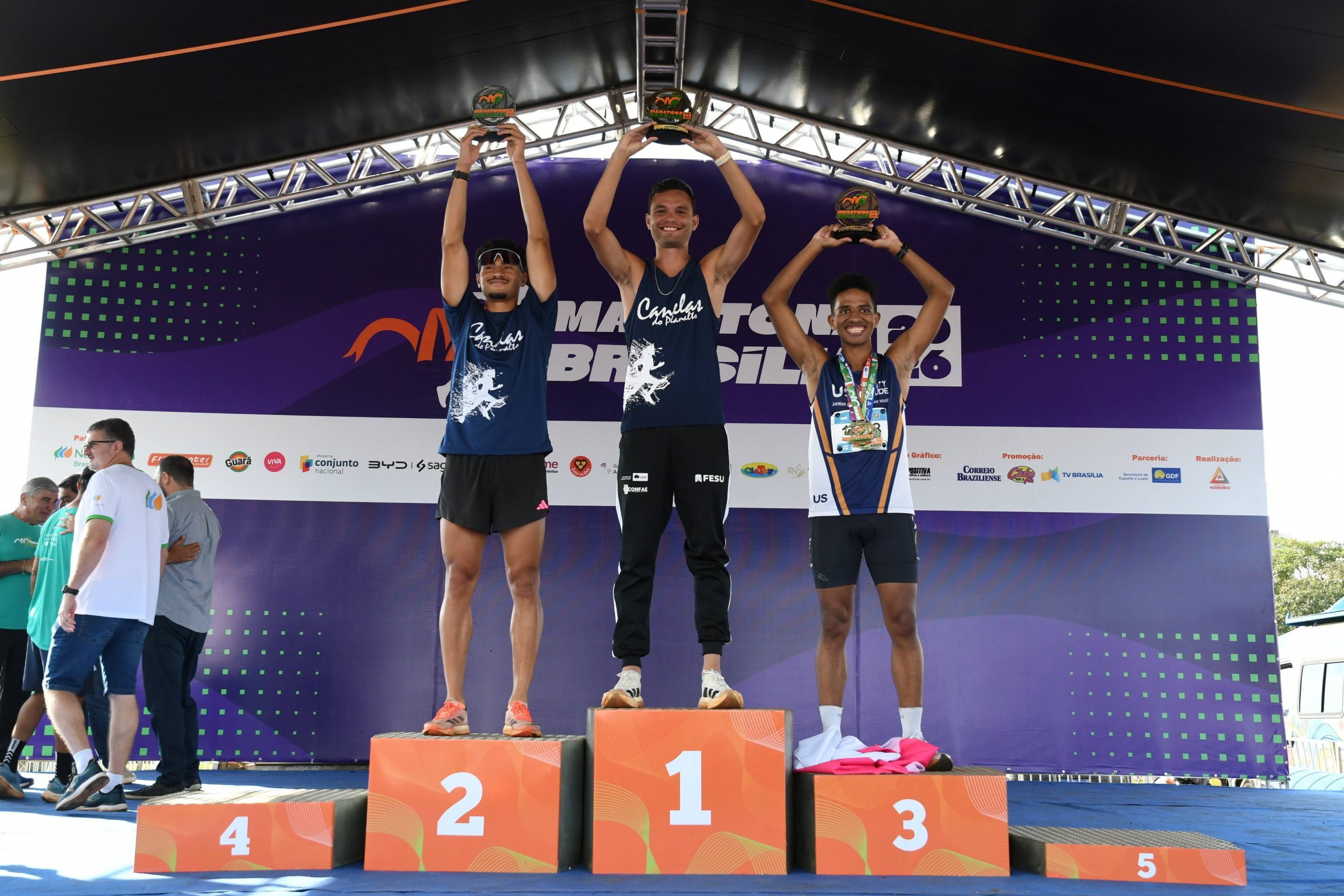  Os tr&ecirc;s primeiros lugares nos 10K masculino de ontem