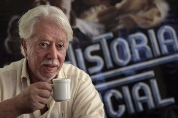 O cineasta argentino Luis Puenzo, diretor de 'A História Oficial' — primeiro filme argentino a vencer um Oscar —, morreu aos 80 anos, anunciou a Sociedade Geral de Autores da Argentina -  (crédito: JUAN MABROMATA/AFP)