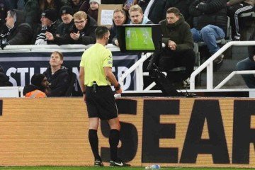 Clubes rejeitam proposta do VAR simplificado, mantendo apenas a tecnologia de linha do gol -  (crédito: Foto: Stu Forster/Getty Images)