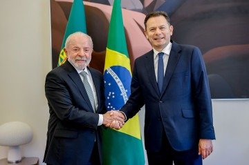 Termo significa café expresso no português de Portugal. Lula fez brincadeira em visita oficial ao país -  (crédito: Ricardo Stuckert)