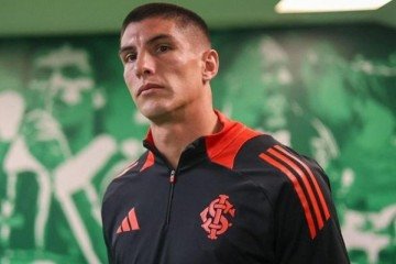 De molho, arqueiro colorado só poderá voltar no dia 9 de maio, contra o Coritiba -  (crédito: Foto: Ricardo Duarte / Internacional)