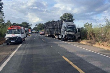 Acidente de tr&acirc;nsito no trecho entre o distrito de Bezerra e JK -  (crédito: Divulga&ccedil;&atilde;o/CBMGO)
